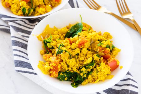 curried-tofu-scramble-with-spinach-3376540-hero-01 ...